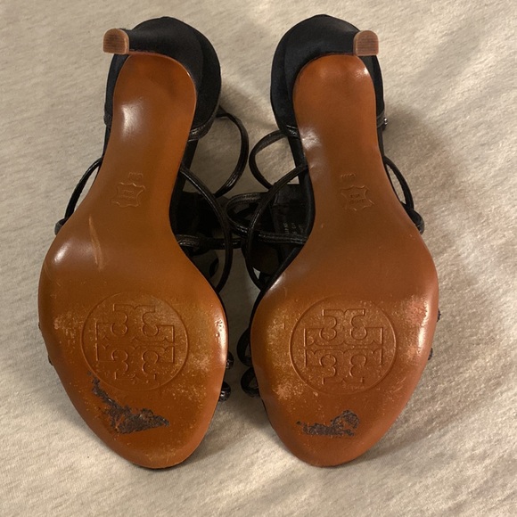 GORGEOUS Tory Burch flower appliqué heels - Picture 5 of 9